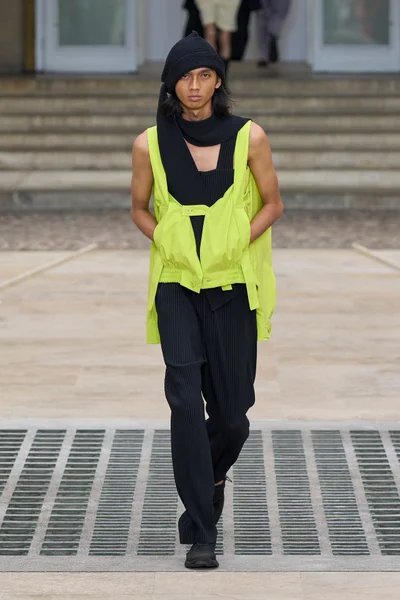 Look 32